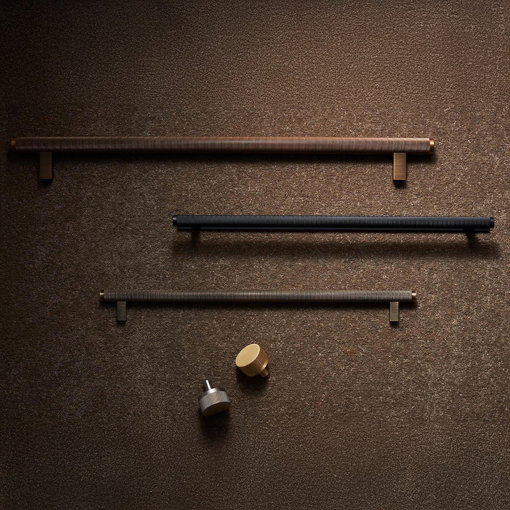 Momo Bellevue Solid Brass Plain Bar Pull 160mm Bronze